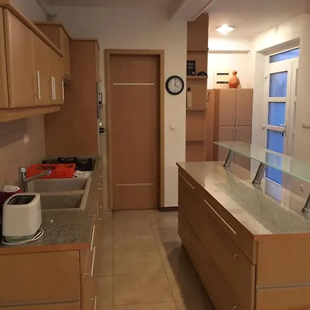 Mary Apartmanhaz *