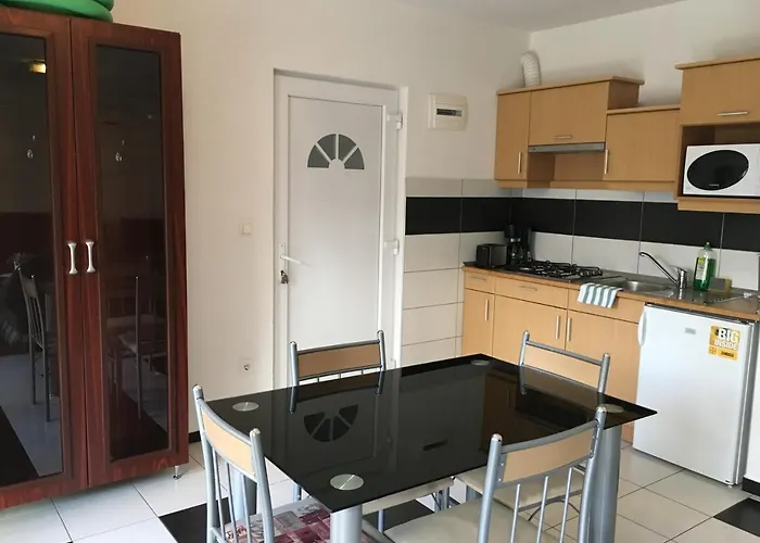 Mary Apartmanhaz Хевиз