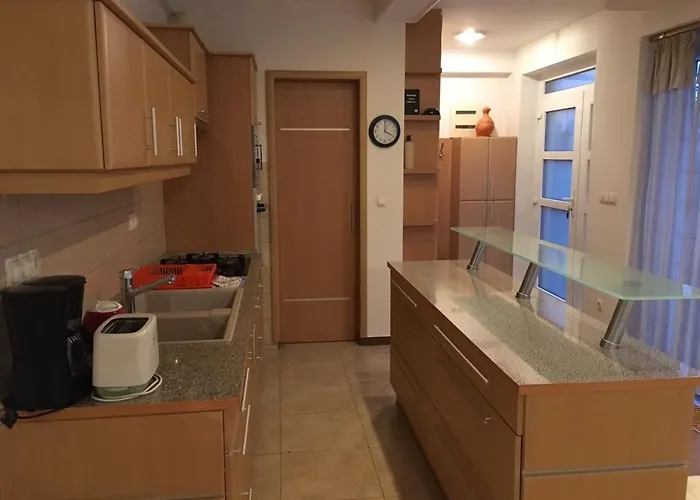 Mary Apartmanhaz *