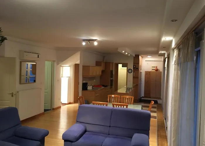 Mary Apartmanhaz شقة *